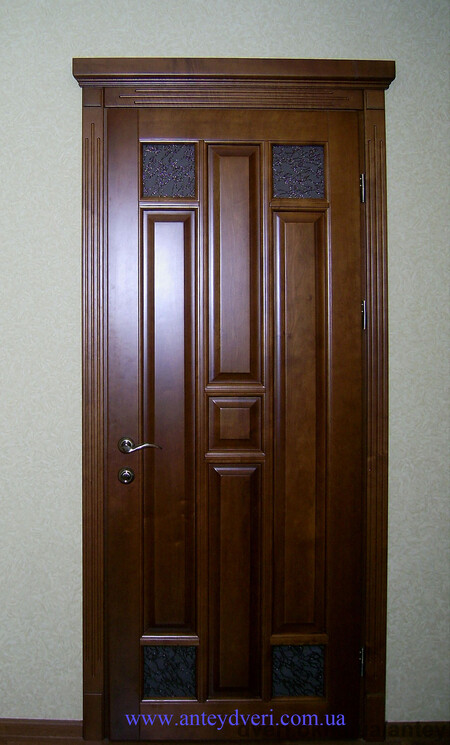 Двери ольховые с декором - порталом